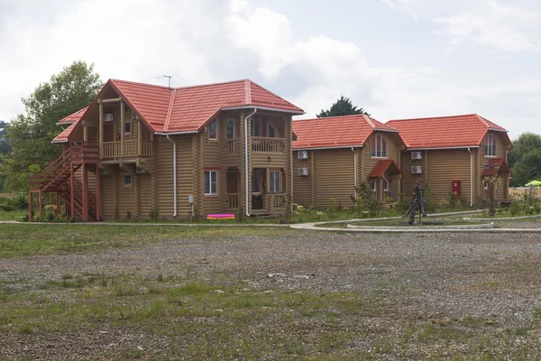 Экологически чистая гостиница "Дивное озеро" в поселке Лазаревское Сочи — стоковое фото