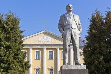 anıt vladimir lenin arka planda vologda Devlet Üniversitesi