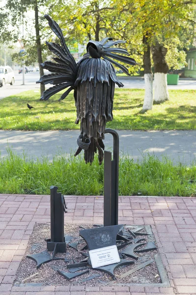 Denkmal "dem Geist und der Intelligenz - dem Vogelgeschwätzigen" in Wologda, Russland — Stockfoto