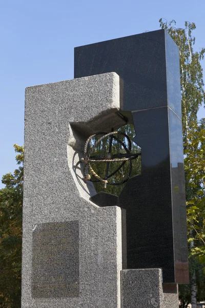 Monumento a los participantes de la liquidación de las consecuencias de los accidentes de radiación y catástrofes, veteranos de riesgo especial en Vologda, Rusia —  Fotos de Stock