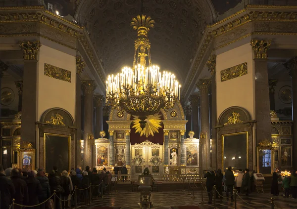 Wachtrij aan Kazan moeder van God. Kazan kathedraal in St. Petersburg, Rusland — Stockfoto