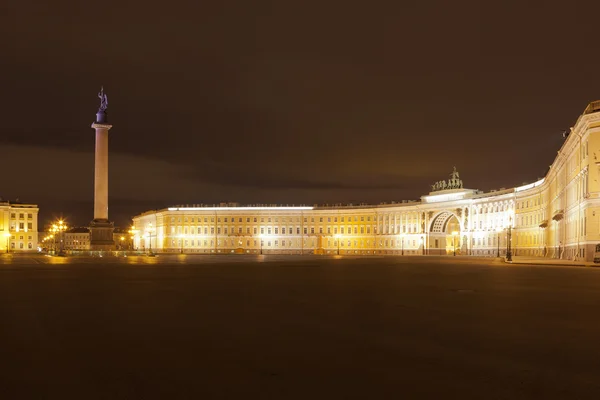 St. Petersburg, Federacja Rosyjska. Plac Pałacowy w nocy — Zdjęcie stockowe