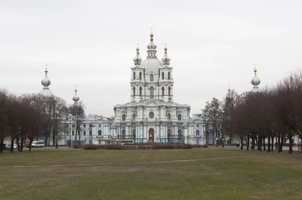 Monaster smolny i katedra zmartwychwstania w Sankt Petersburg, Federacja Rosyjska — Zdjęcie stockowe