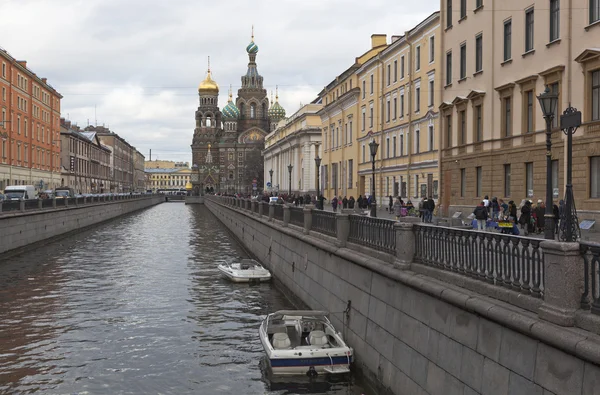 Kanał Gribojedowa oraz Katedra zmartwychwstania Chrystusa. St. Petersburg, Federacja Rosyjska — Zdjęcie stockowe