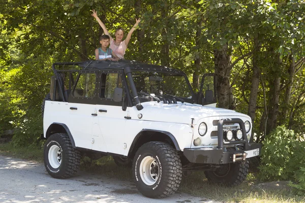 Jeeping. Yay! Nu gå rida — Stockfoto