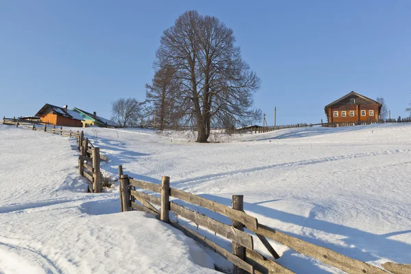 Paysage rural hivernal. Village Markovskaya, district de Verkhovazhsky, région de Vologda, Russie — Photo