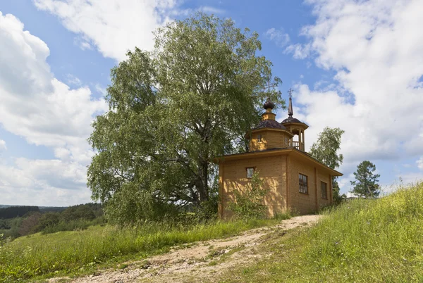 礼拝堂と農村風景 Markovskaya Verhovazhskogo ヴォログダ地域 ロシアの神の母の仮定のチャペル — ストック写真