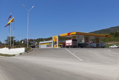 Akaryakıt istasyonu Rosneft Gelendzhik şehir içinde Sukhumi karayolu üzerinde