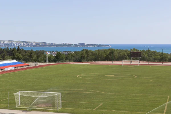 Campo de futebol do estádio Spartak na cidade Gelendzhik, região de Krasnodar, Rússia — Fotografia de Stock