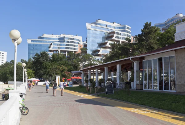 Vue du complexe résidentiel "Water area" avec le front de mer Cape Tolstoï. Gelendzhik, région de Krasnodar, Russie — Photo