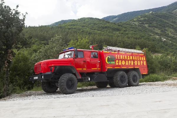 Fire Truck Safari Park in servizio. Gelendzhik, regione di Krasnodar, Russia — Foto Stock