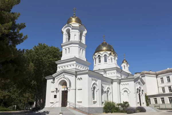 Szent mennybemenetele székesegyház a város Gelendzhik, Krasnodar region, Oroszország — Stock Fotó