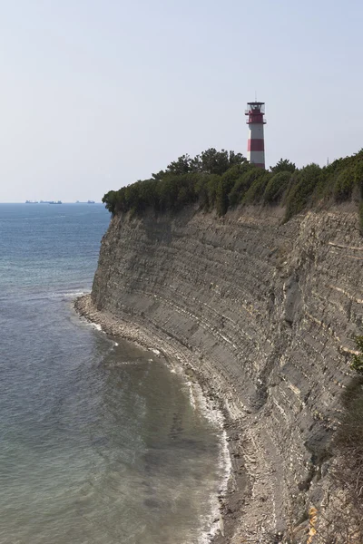 Gelendzhik, Krasnodar bölgesi, Rusya pelerinle Tolstoy dik bir kıyısında deniz feneri