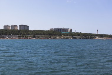 Bir Gelendzhik kalın Cape koyda denizin üzerinden görüntüleyin. City resort Gelendzhik, Krasnodar bölgesi, Rusya Federasyonu