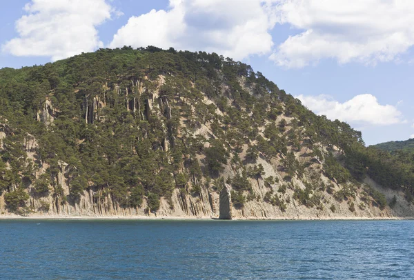 View from the sea at Sail Rock. Resort Gelendzhik, Krasnodar Region, Russia — Stock fotografie