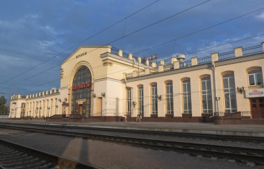 Batan güneşin, Rusya Voronej şehir bina tren istasyonu