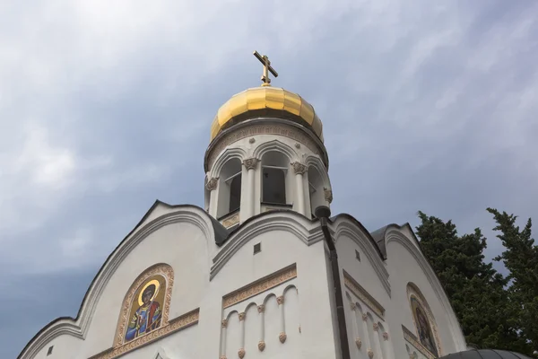 俄罗斯索契拉扎列夫斯科耶定居点的圣尼古拉斯寺 — 图库照片