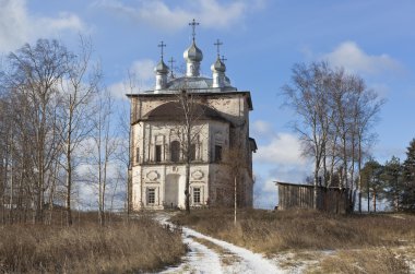 Karlı yol Köyü Tapınağı. Köyde Shelota, Verkhovazhsky District, Vologda region, Rusya Federasyonu Holy Trinity Kilisesi