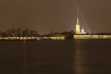 Geceleri Petropavlovsk kalede St. Petersburg, Rusya Federasyonu
