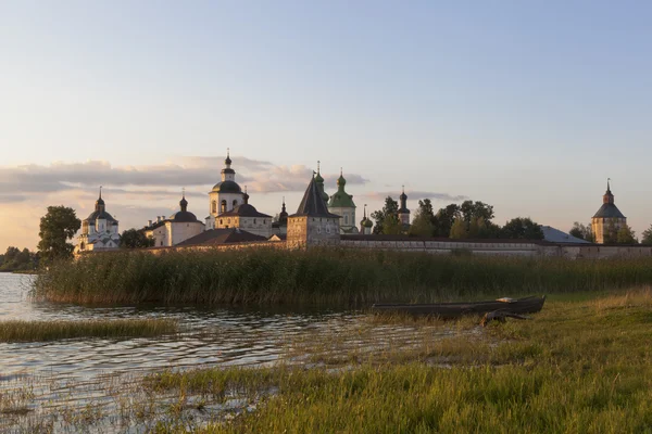 Summer evening by the Kirillo-Belozersky Monastery — Stock Photo, Image