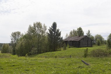 Terk edilmiş bir ev kırsal manzara