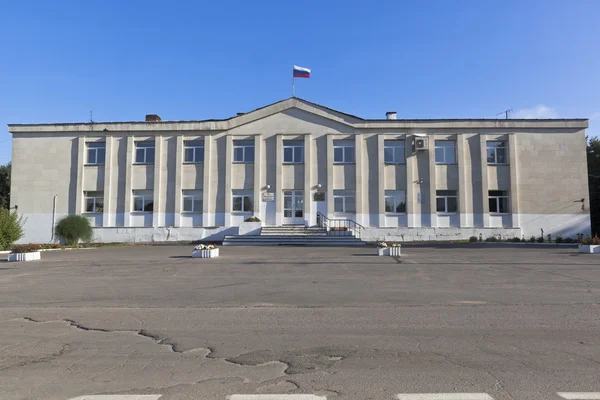Gebäude der Kreisverwaltung Kirillow, Gebiet Wologda, Russland — Stockfoto