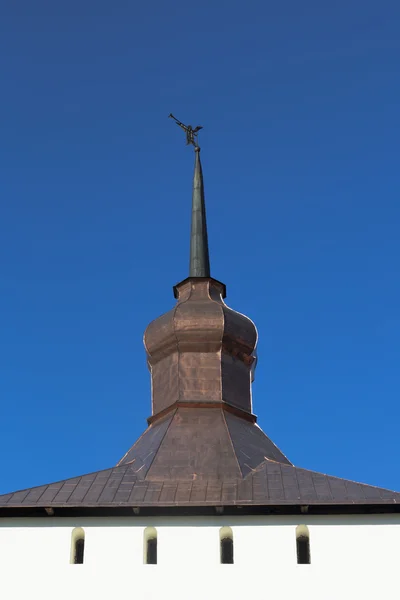 Spire Kazanskaya da torre Mosteiro de Kirillo-Belozersky, região de Vologda, Rússia — Fotografia de Stock