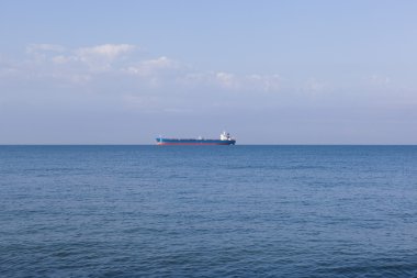 Deniz ufukta mavna