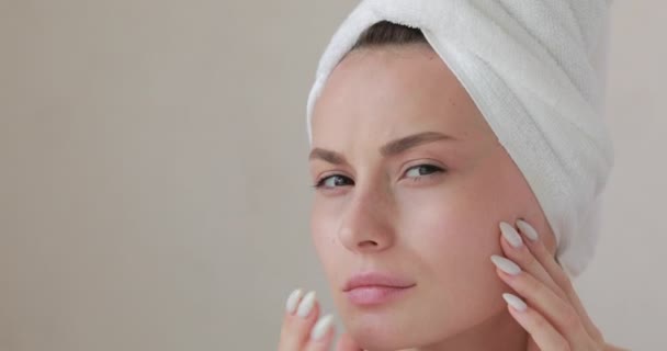 Стоковые видео Bath towel - Скачать футажи Bath towel | Depositphotos