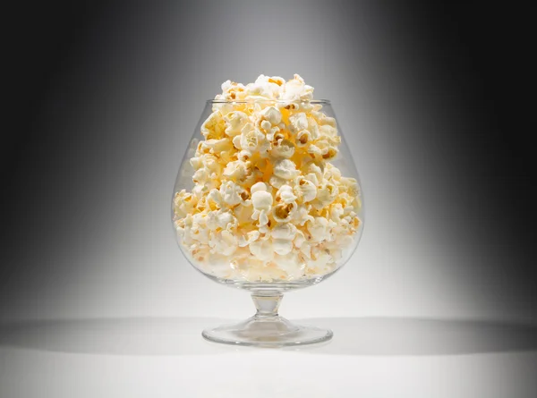 Izolované velkou sklenici popcornu — Stock fotografie