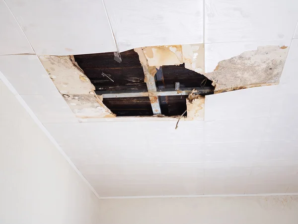 Water beschadigd plafond . — Stockfoto