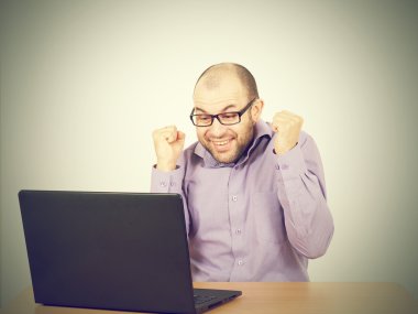 işadamı gömlek ve gözlük Bıyıklı Kel