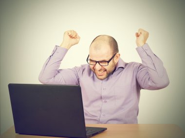 işadamı gömlek ve gözlük Bıyıklı Kel