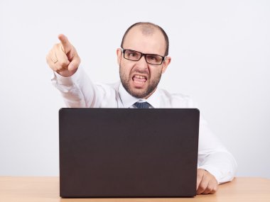 masasında oturan ve çığlık öfkeli işadamı