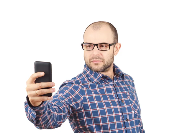 Caucásico hombre con gafas haciendo un selfie . —  Fotos de Stock