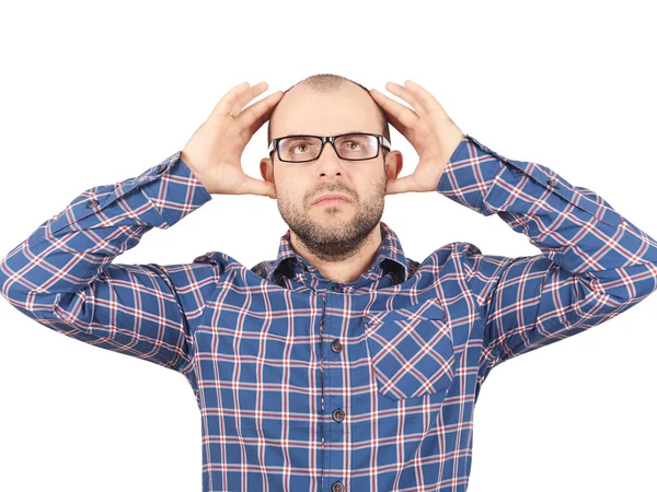 Hombre con gafas sosteniendo la cabeza con las manos . —  Fotos de Stock