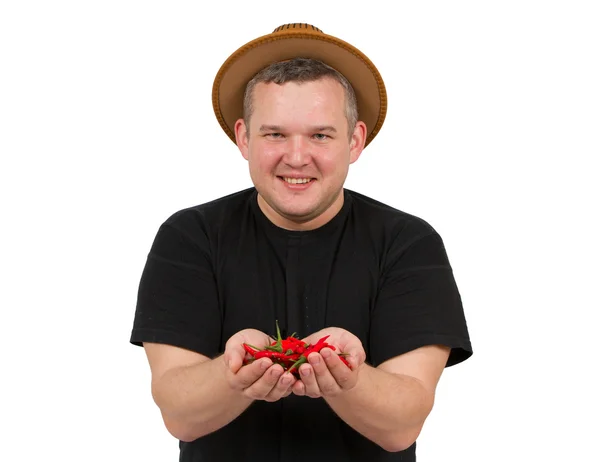 Jeune homme gras avec du chili dans les mains . — Photo