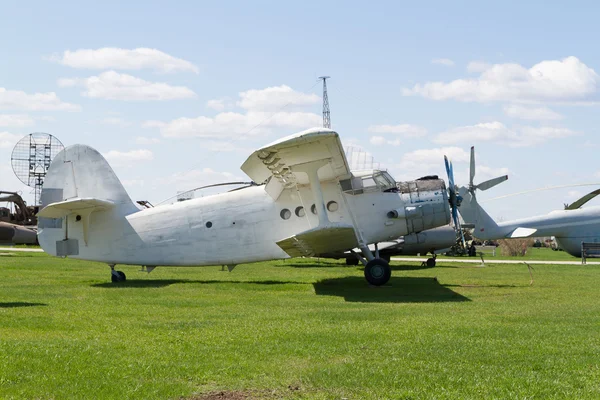 Altes sowjetisches Militärflugzeug. — Stockfoto