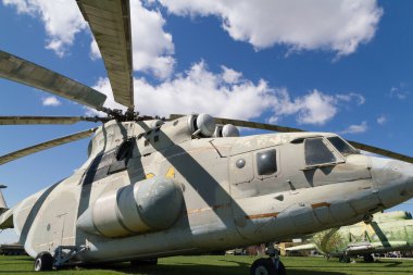 Eski Sovyet askeri helikopter.