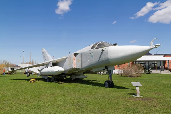 Gamla sovjetiska militärflygplan. — Stockfoto