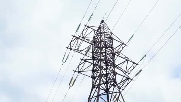 Hoogspanning post. Hoog-voltage toren hemelachtergrond Time-lapse — Stockvideo