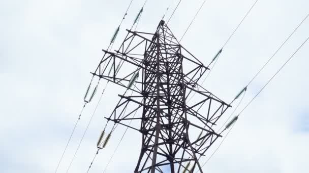 Alta tensão post.High-voltage torre céu fundo Time-lapse — Vídeo de Stock