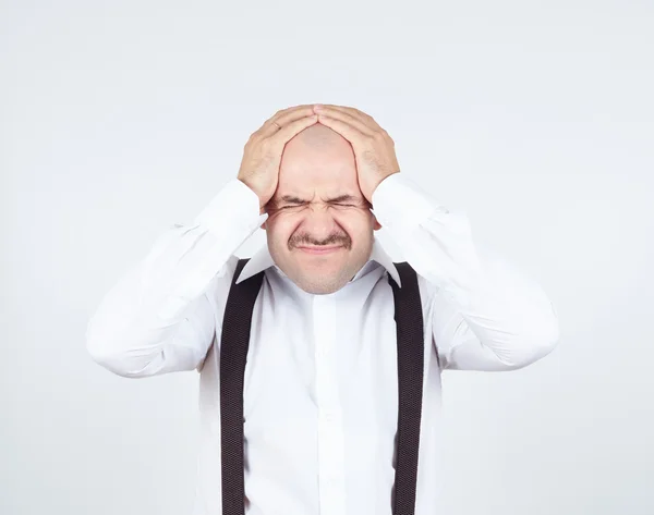 Hombre sosteniendo su dolor de cabeza . —  Fotos de Stock
