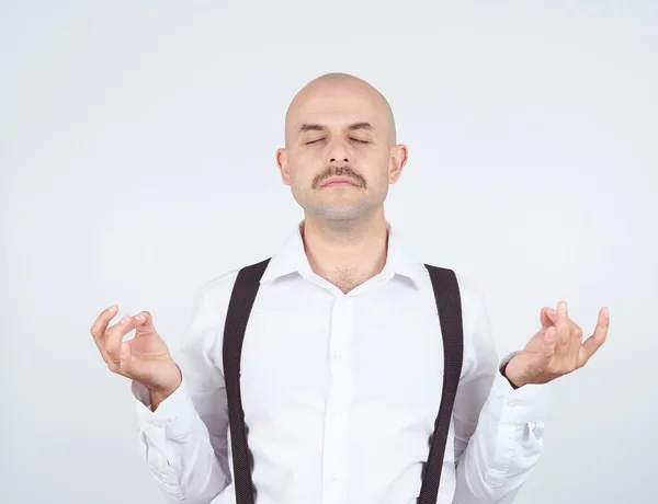 Homem careca, em pose de meditação, relaxante, em zen , — Fotografia de Stock