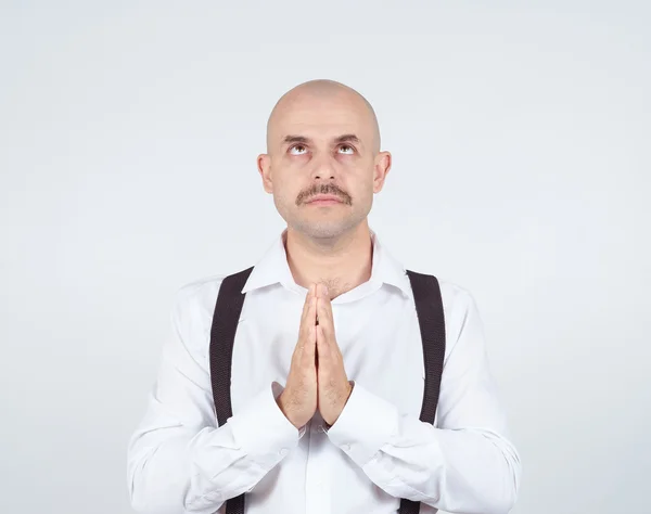 Homem careca orando, implorando, mãos apertadas esperando um milagre — Fotografia de Stock