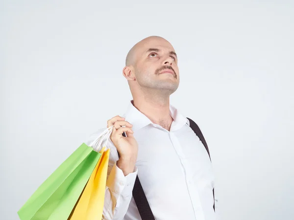 Homme caucasien chauve, avec des sacs en papier coloré — Photo