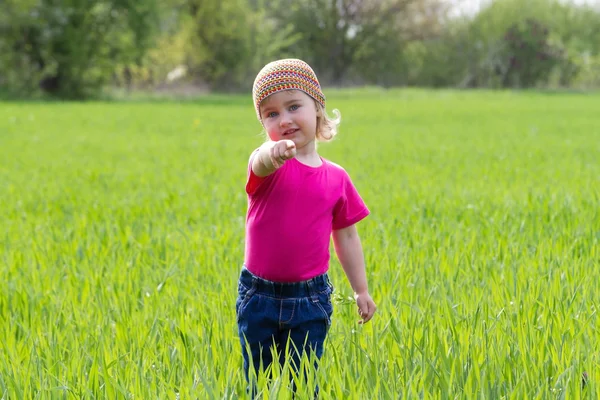 Niña jugando — Foto de Stock