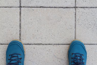 Ayakkabı yukarıdan izlendi