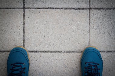 Ayakkabı yukarıdan izlendi