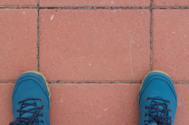 Ayakkabı yukarıdan izlendi